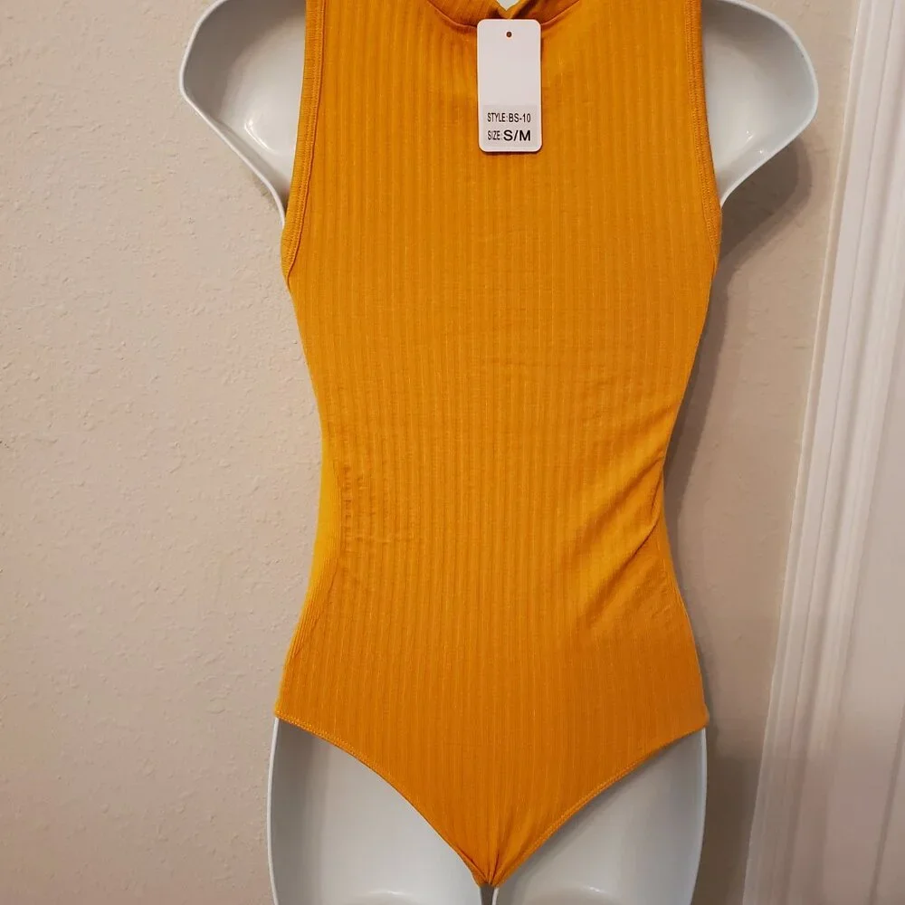 NWT Aronia Women's Sleeveless Knit Bodysuit 1/4 Zip Up Front Closure, Size S/M